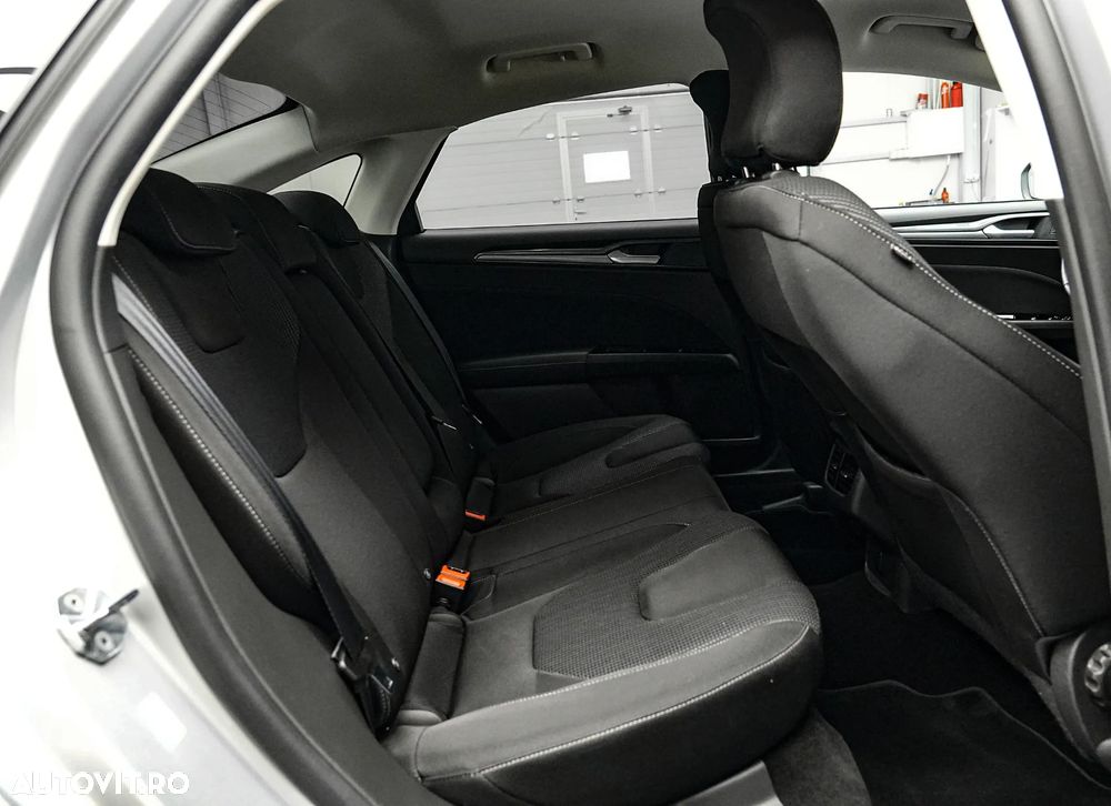 Ford Mondeo 2.0 HEV Titanium - 17