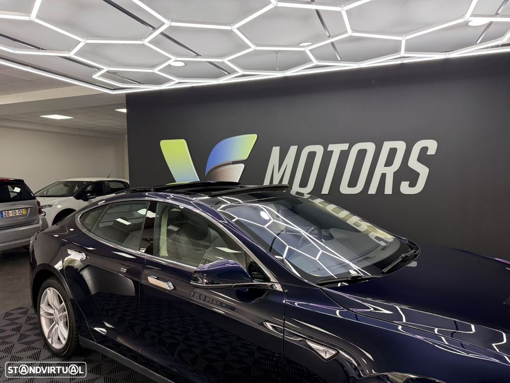 Tesla Model S - 4