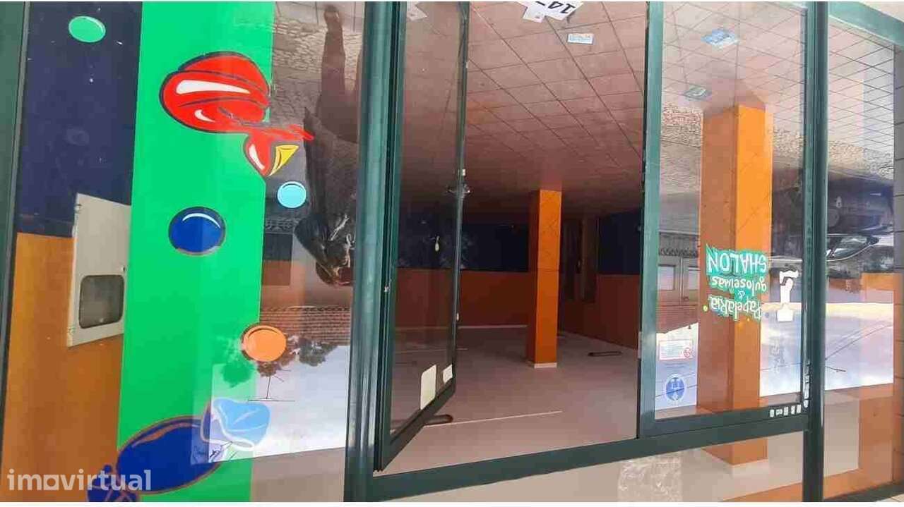 Imóvel Banco Loja   Vila de Cucujães Oliveira de Azeméis - Grande imagem: 2/2