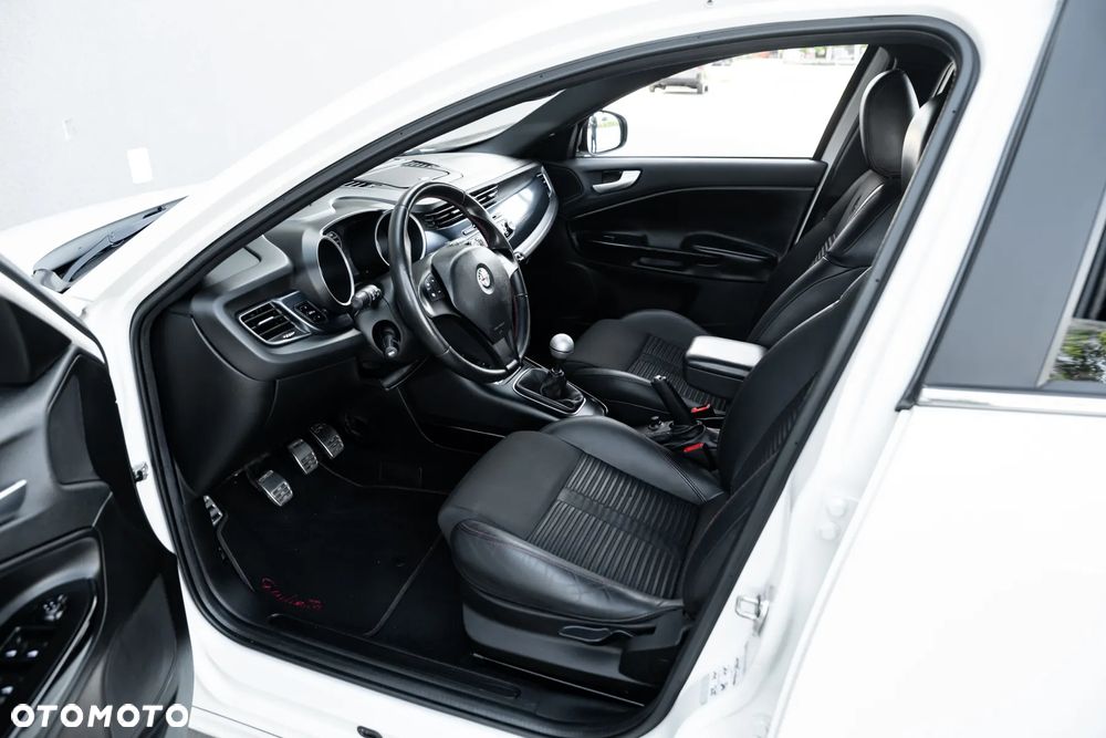 Alfa Romeo Giulietta 1750 TBi Quadrifoglio Verde - 16