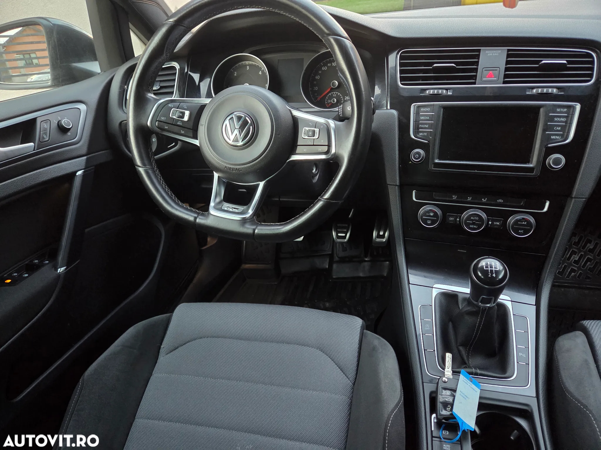 Volkswagen Golf - 6