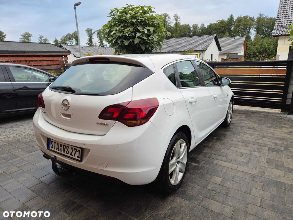 Opel Astra 2010 photo 5