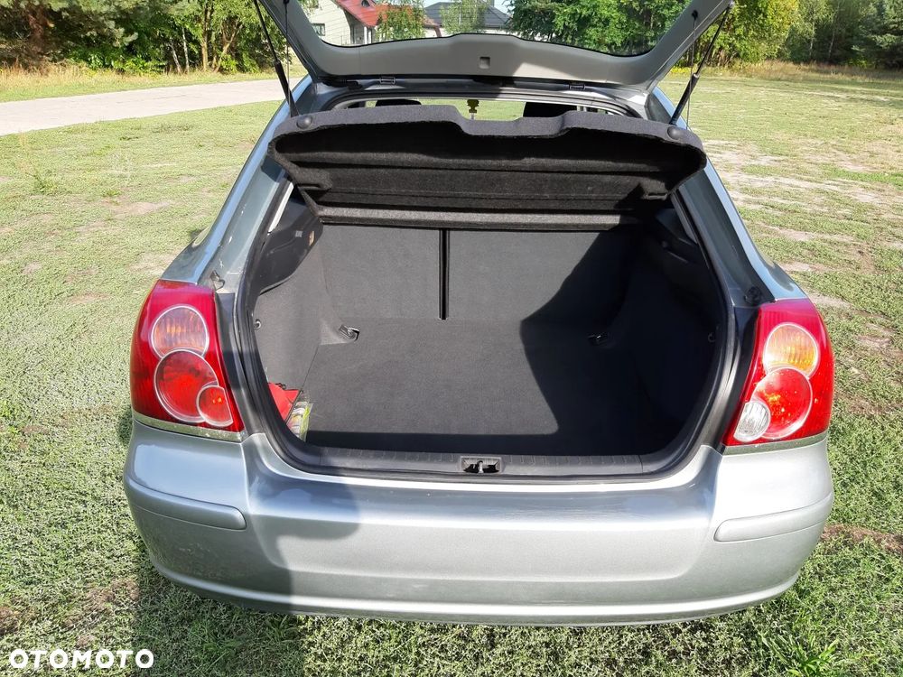 Toyota Avensis 2.0 D-4D - 12
