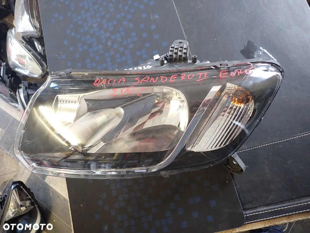 DACIA SANDERO II LAMPA PRZEDNIA PRZÓD LEWA NR 260605312R - 1