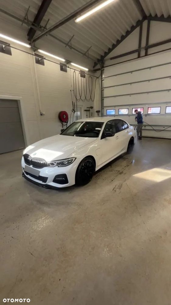 BMW Seria 3 330e PHEV M Sport - 9