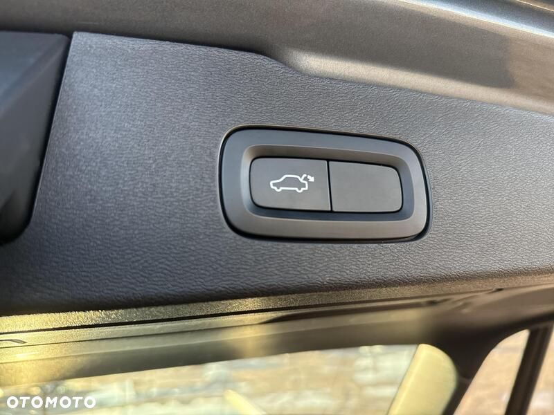 Volvo V60 T4 Momentum Pro - 24