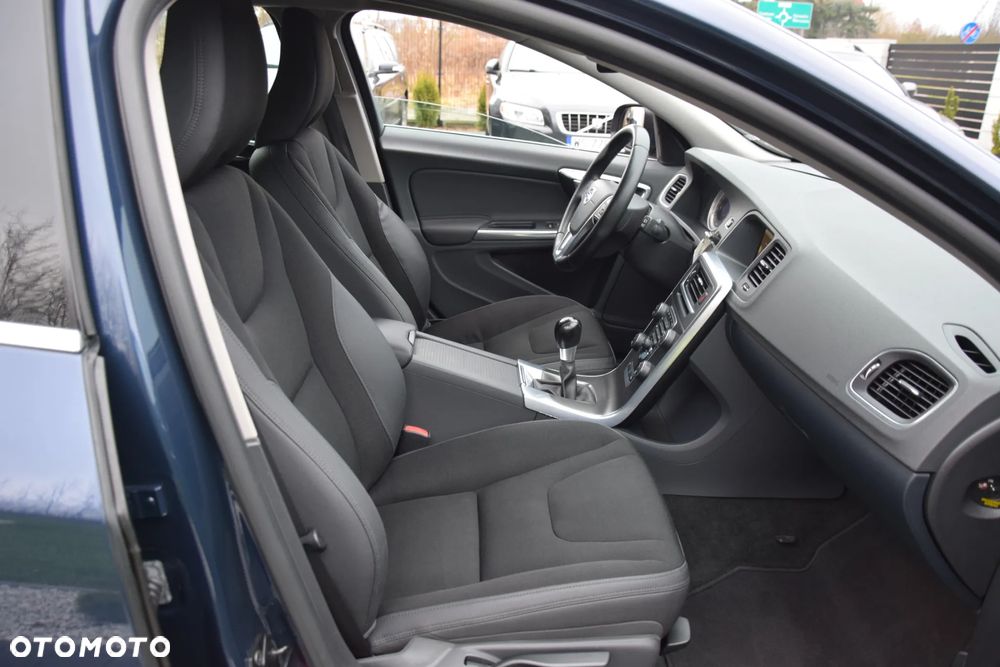 Volvo V60 D3 Momentum - 30