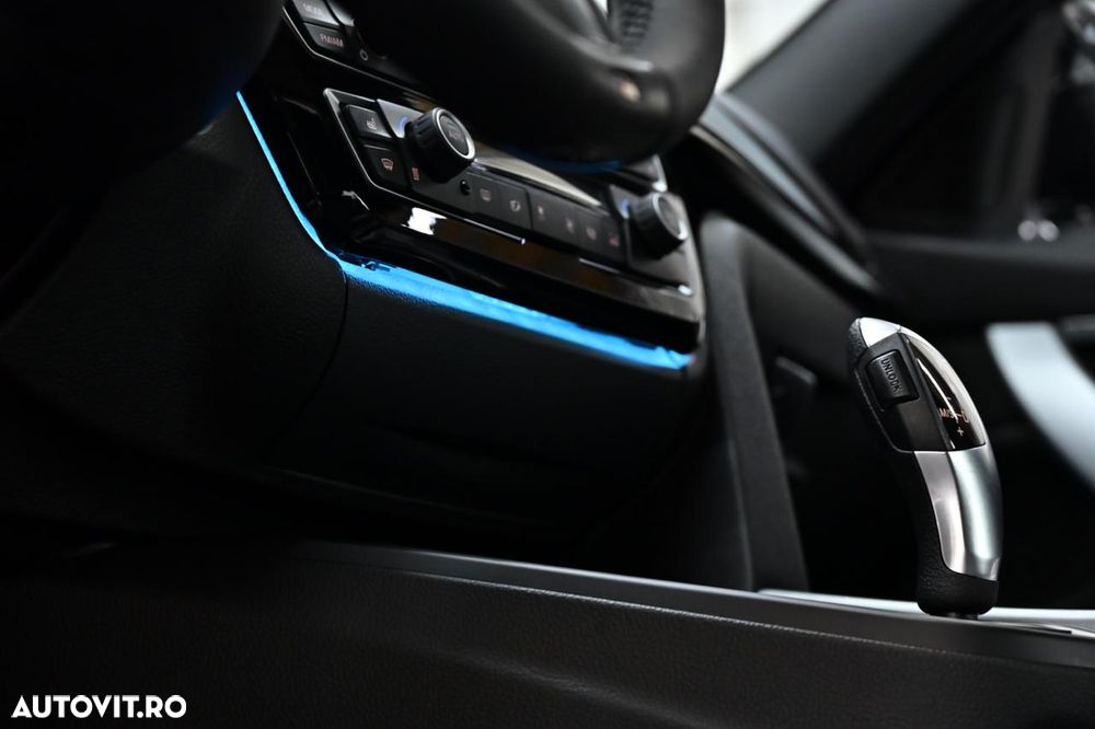 BMW Seria 3 330i xDrive Aut. M Sport - 36