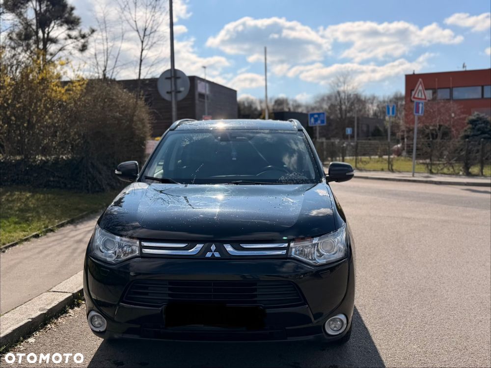 Mitsubishi Outlander - 2