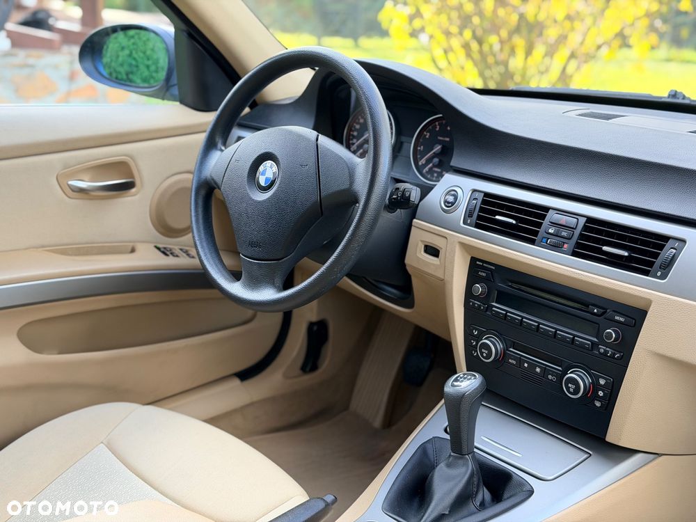 BMW Seria 3 325i - 22