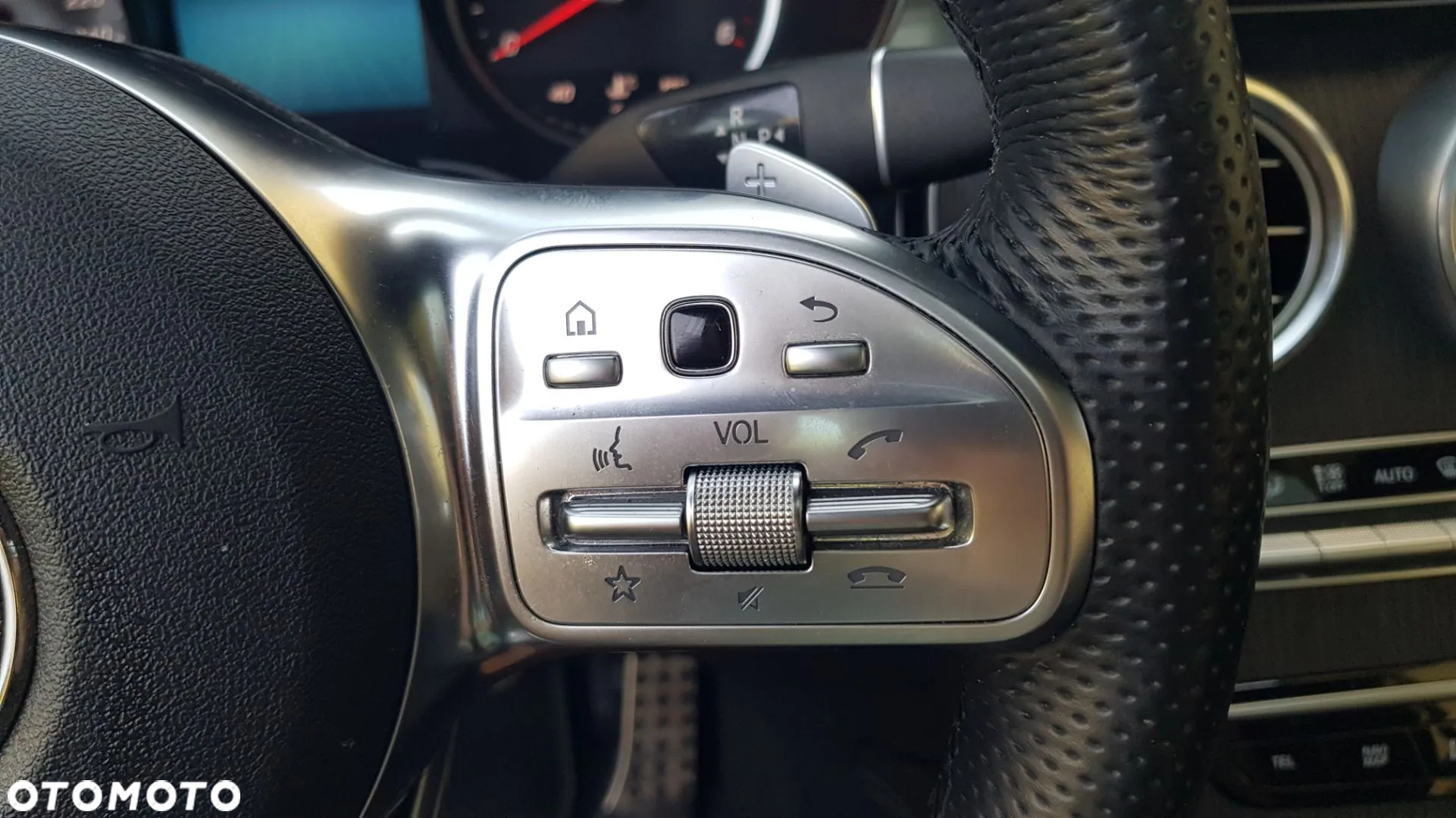 Mercedes-Benz GLC 220 d 4Matic 9G-TRONIC AMG Line Plus - 22
