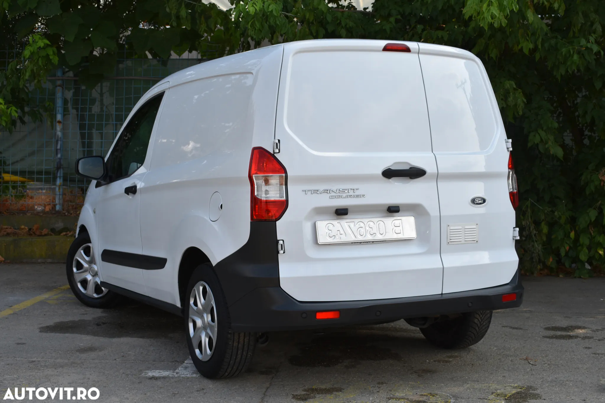 Ford Tranzit Courier - 4