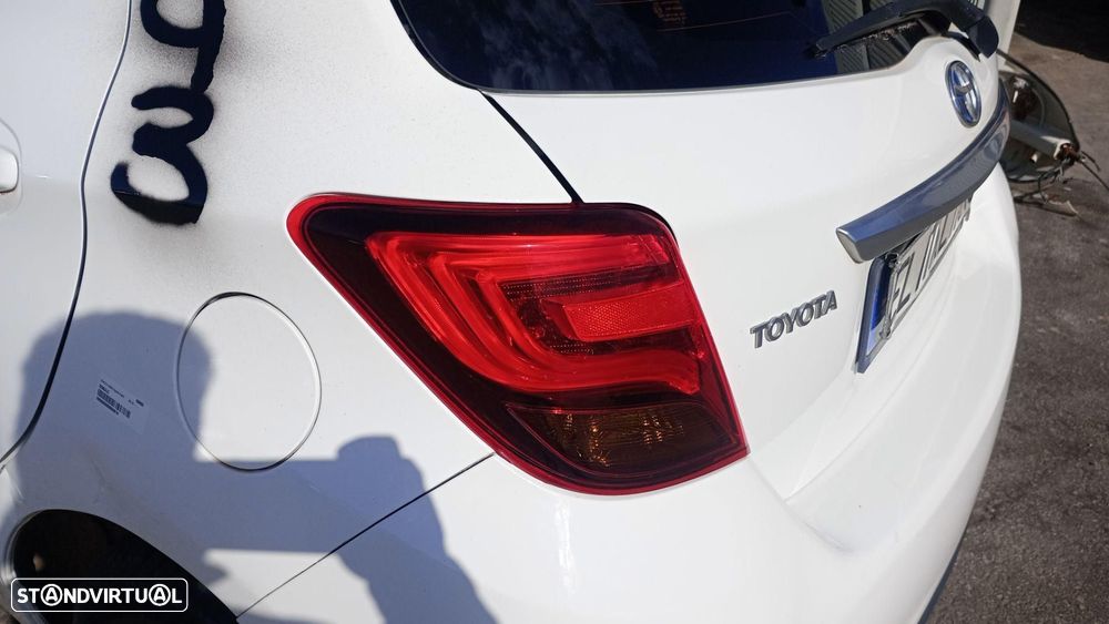 FAROLIM TRASEIRO ESQUERDO TOYOTA YARIS P13 - 1