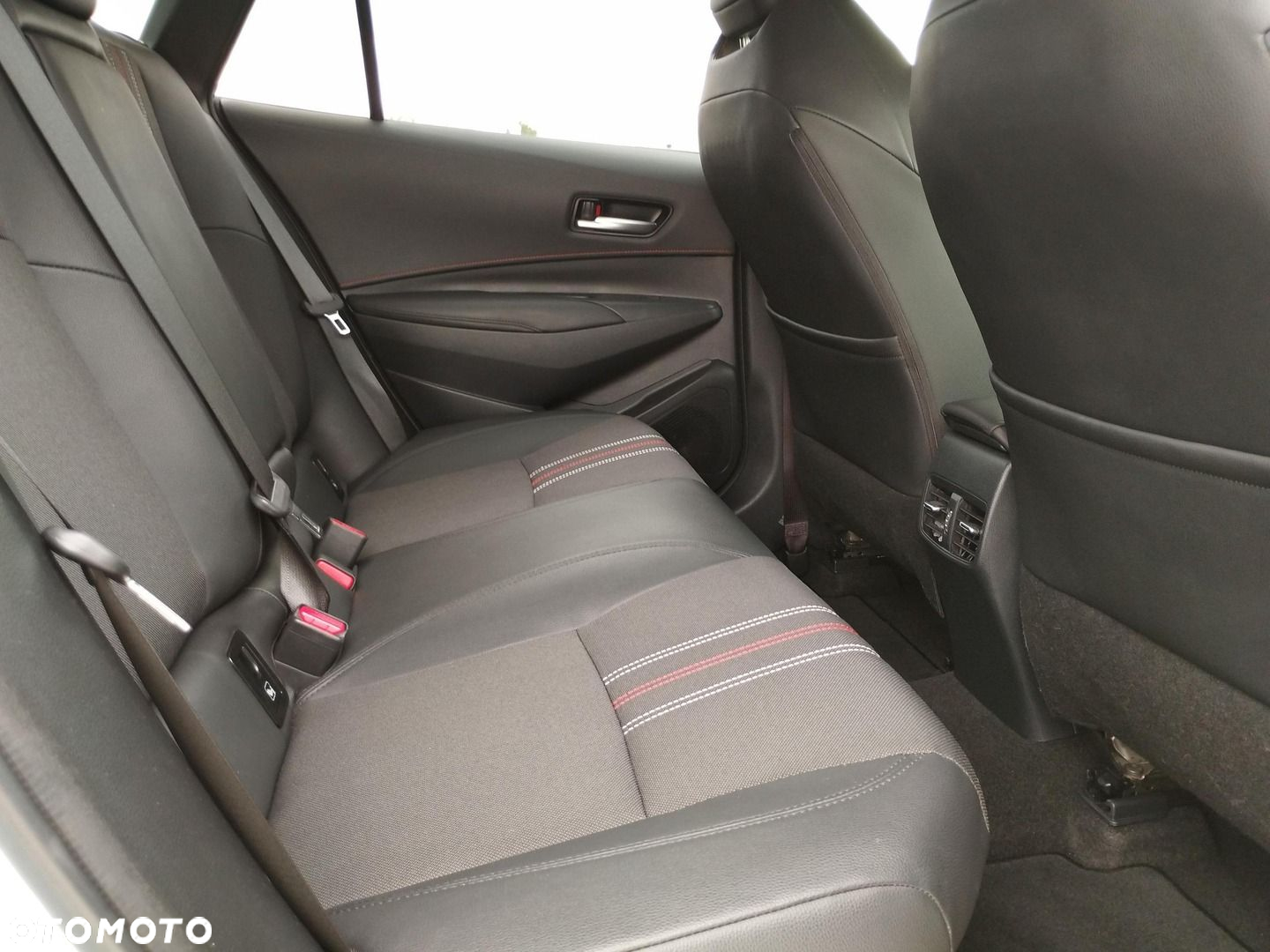 Toyota Corolla - 12