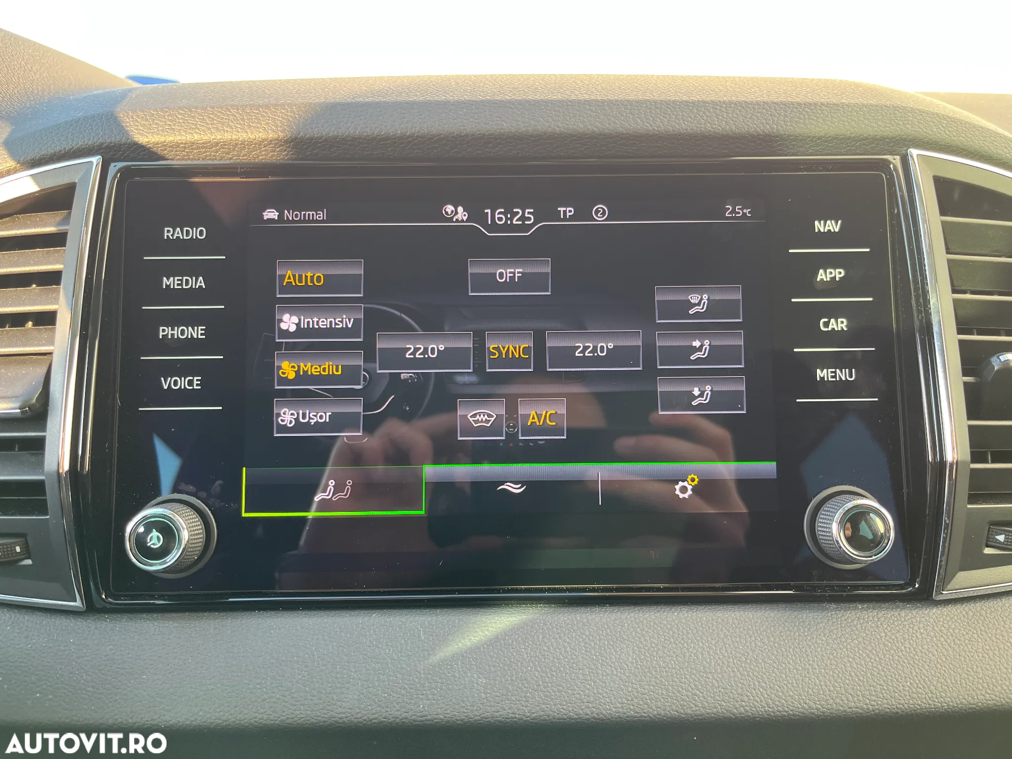 Skoda Karoq 1.5 TSI DSG Selection - 25