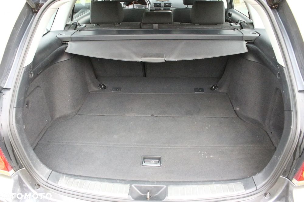 Toyota Avensis 2.0 D-4D Combi - 17