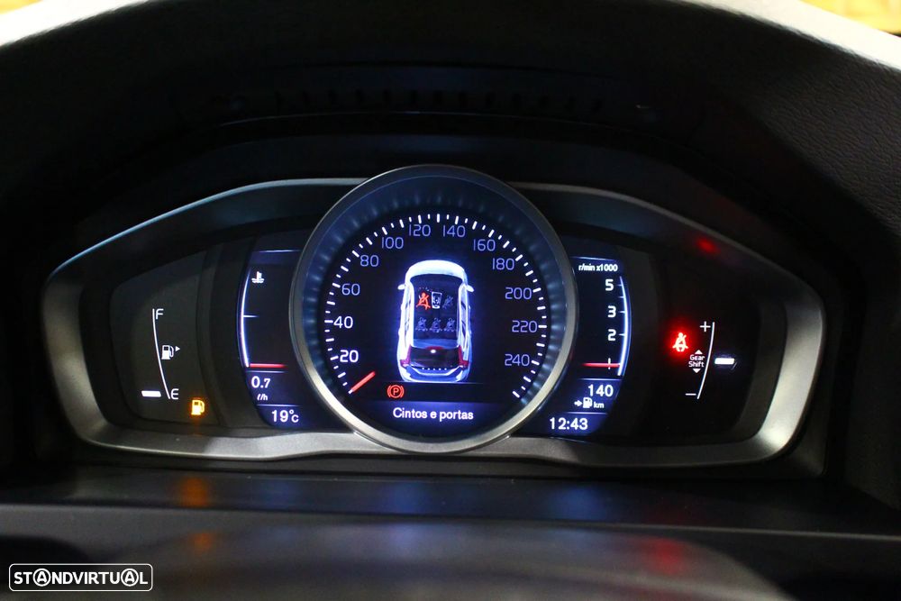 Volvo V60 2.0 D2 Momentum Drive - 25