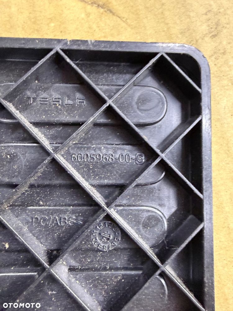 Podstopnica Tesla Model S P85D Nr. 6005968-00-C. - 2
