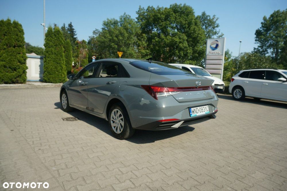 Hyundai Elantra 1.6 Modern CVT - 8