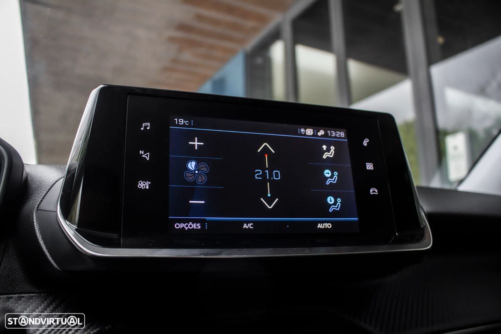 Peugeot 2008 1.2 PureTech Allure EAT8 - 34