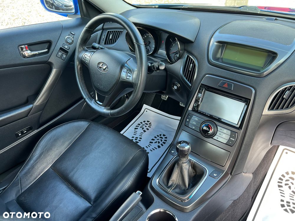 Hyundai Genesis Coupe 2.0 T - 27