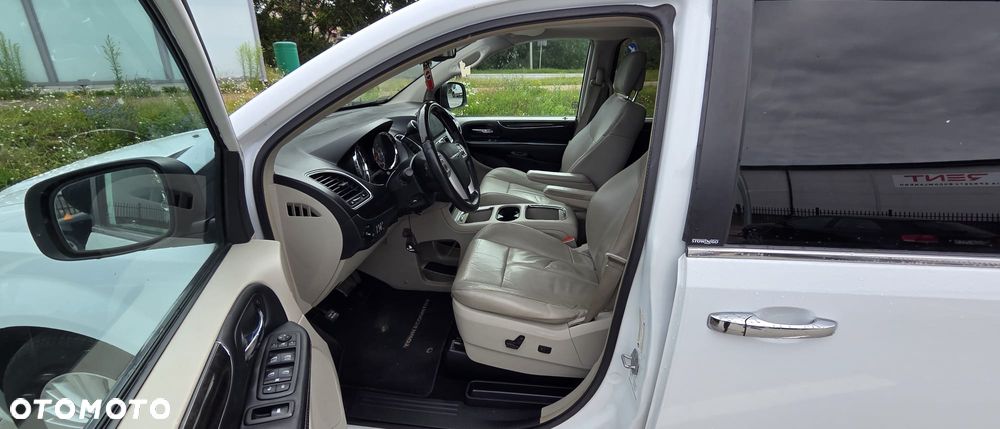 Chrysler Town & Country 3.6 Limited - 17