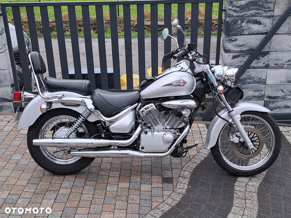 Suzuki Intruder