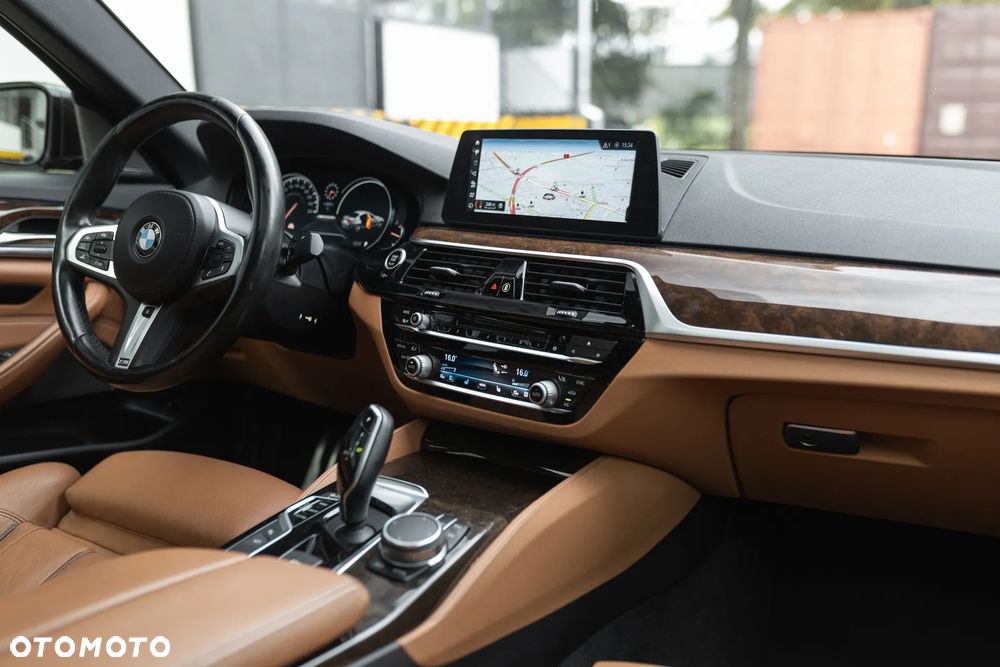 BMW Seria 5 M550i xDrive sport - 20