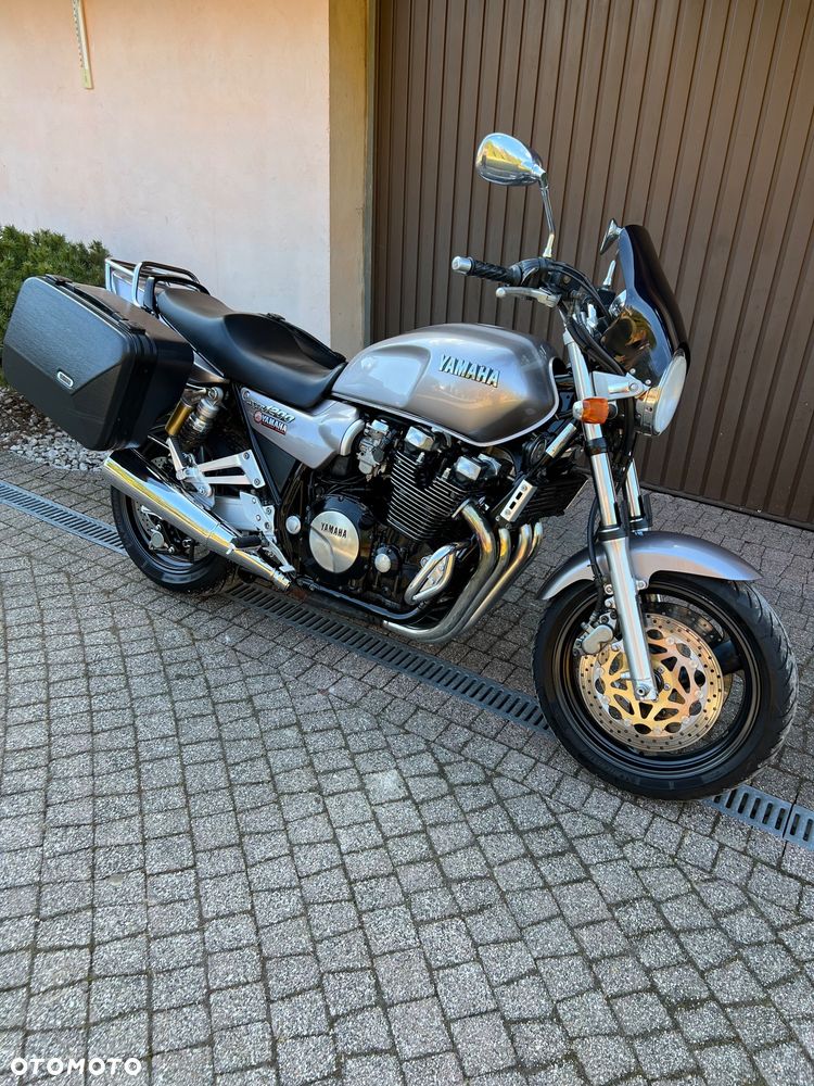 Yamaha XJR - 10