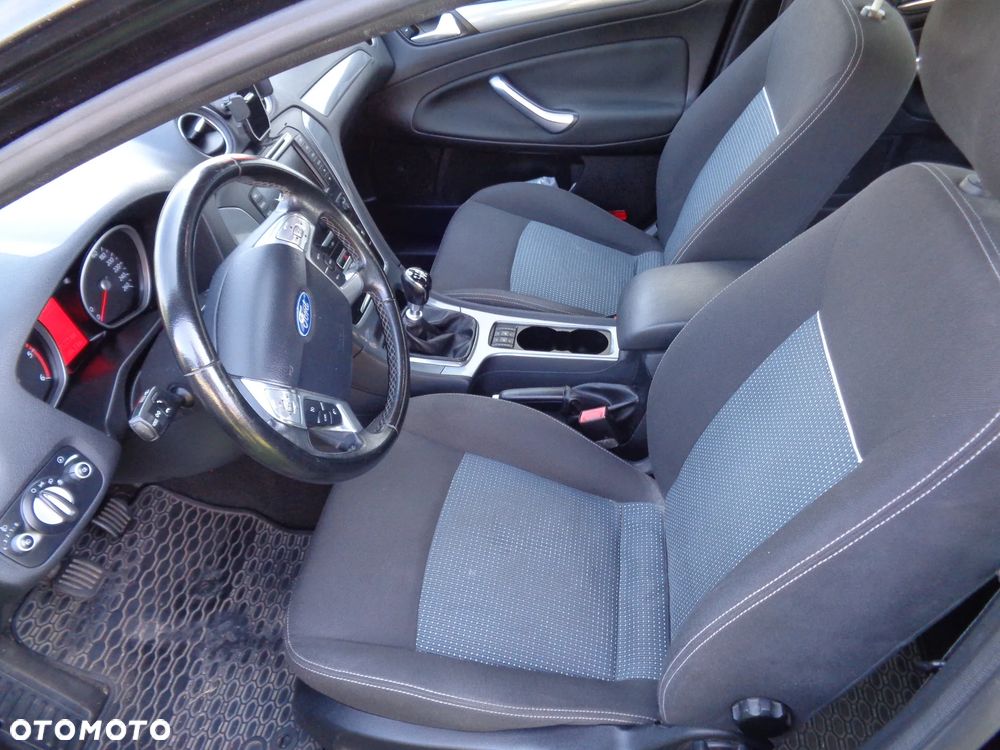 Ford Mondeo - 13