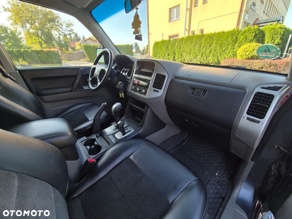 Mitsubishi Pajero - 30