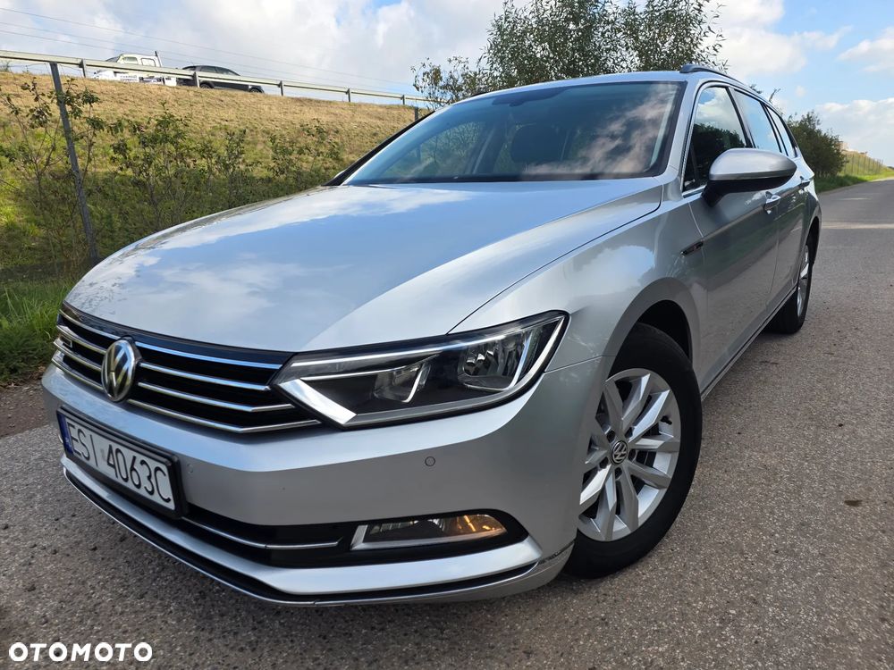 Volkswagen Passat - 1