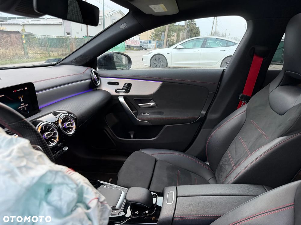 Mercedes-Benz CLA AMG 35 4-Matic 7G-DCT - 14