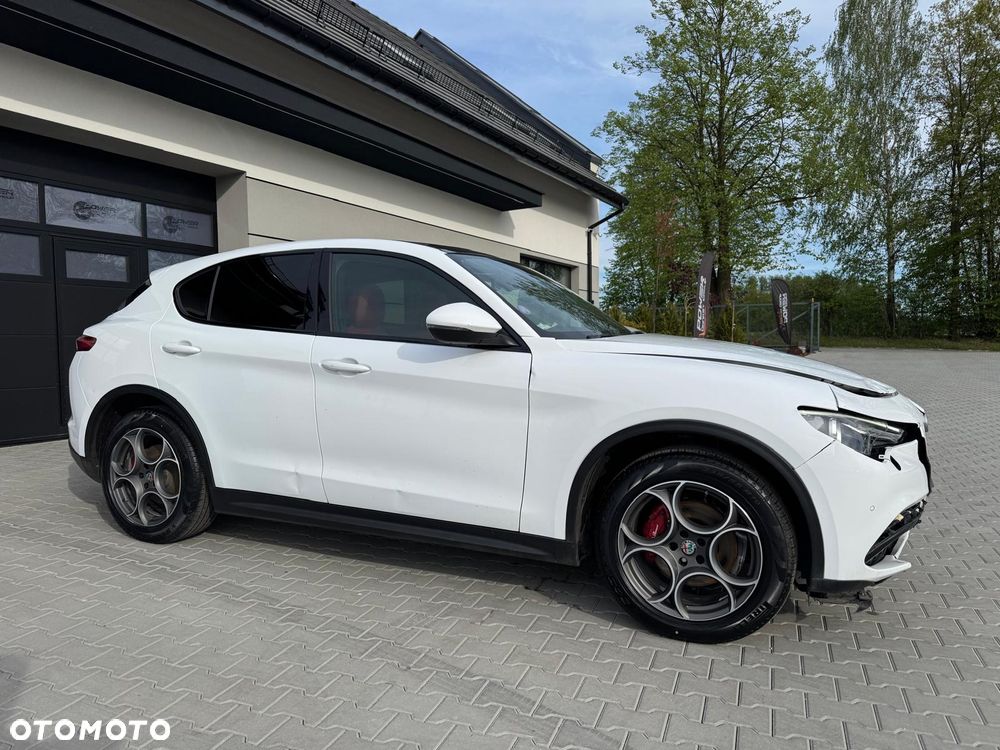 Alfa Romeo Stelvio 2.0 Turbo 16V AT8-Q4 Veloce Ti - 5