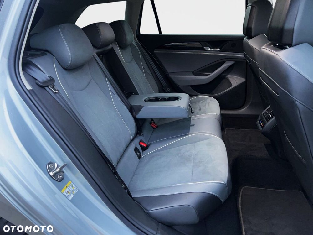 Volkswagen Passat - 12