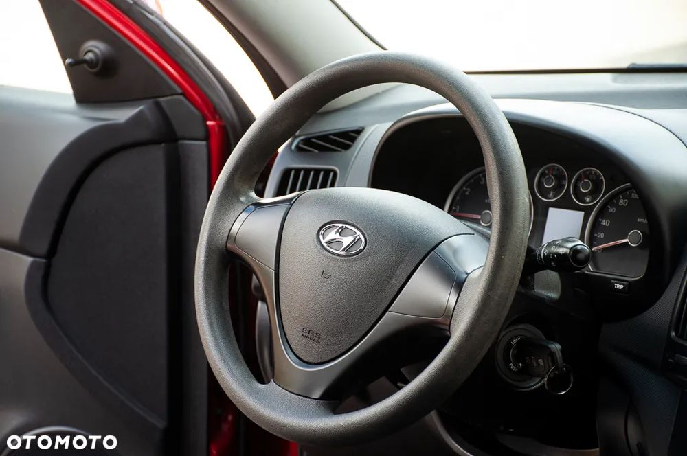 Hyundai i30 1.4 Edition 20 - 21