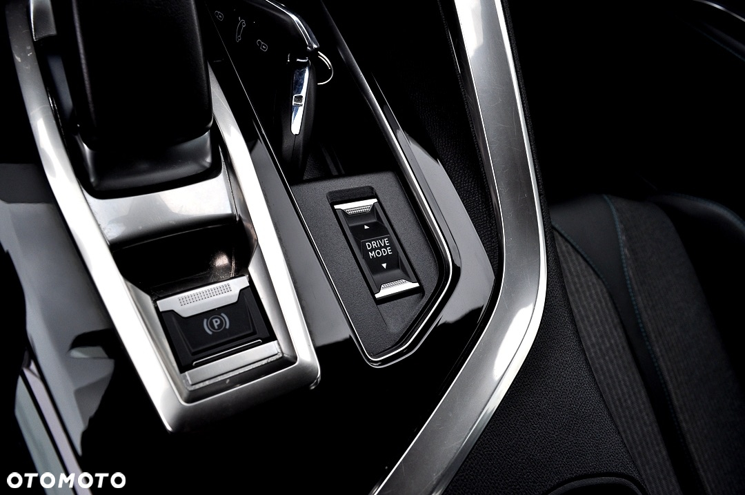 Peugeot 3008 Hybrid 225 e-EAT8 Allure Pack - 29