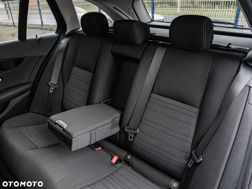 Mercedes-Benz Klasa C 220 d 4Matic T 9G-TRONIC Exclusive - 28