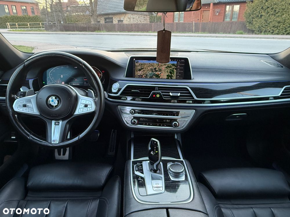 BMW Seria 7 730d xDrive mHEV - 17
