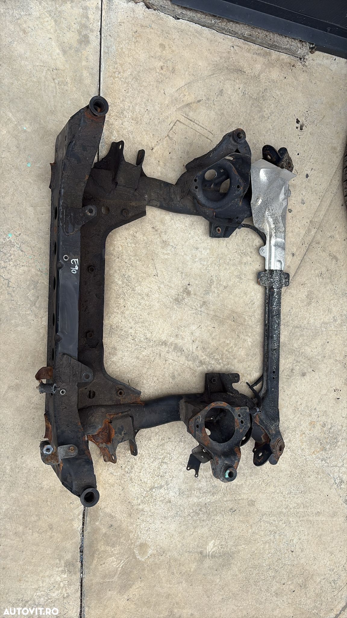 Jug cadru motor bmw e90 e91 e92 e93 320xd 330xd 325xi 330xi - 1