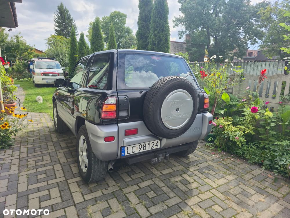 Toyota RAV4 - 6