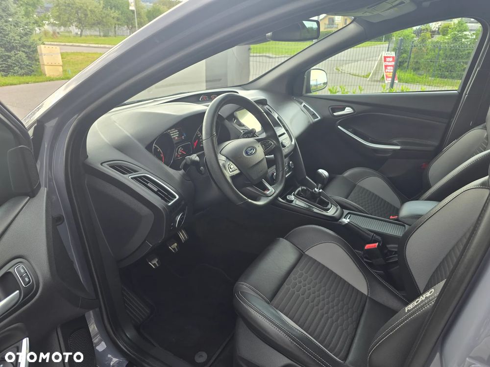 Ford Focus 2.0 EcoBoost ST-2 - 9