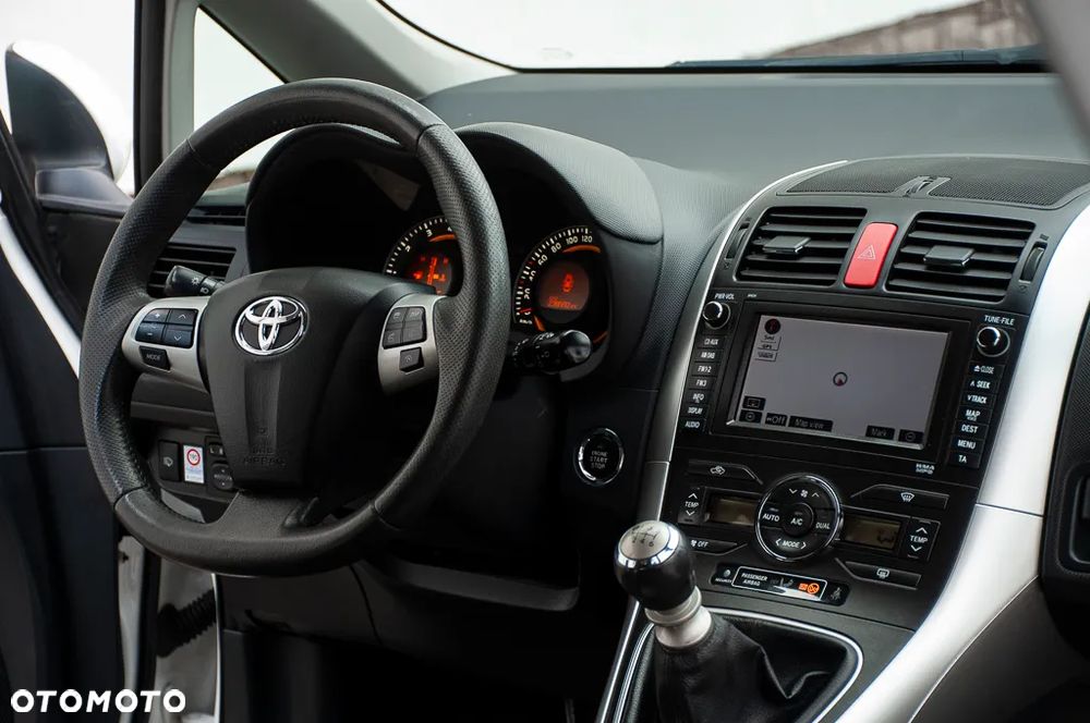 Toyota Auris 1.6 Executive - 19