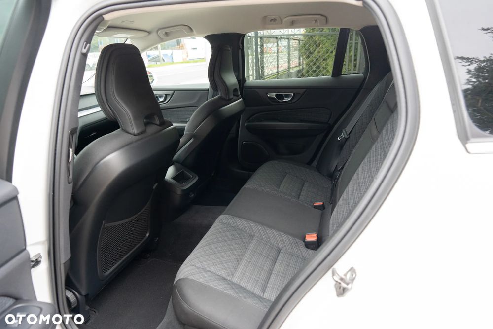 Volvo V60 B3 B DKG Momentum Pro - 18