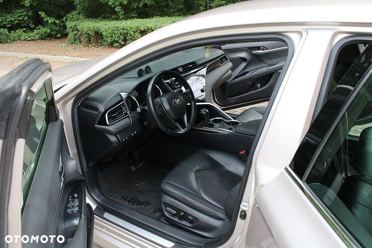 Toyota Camry 2.5 Hybrid Executive CVT - 4