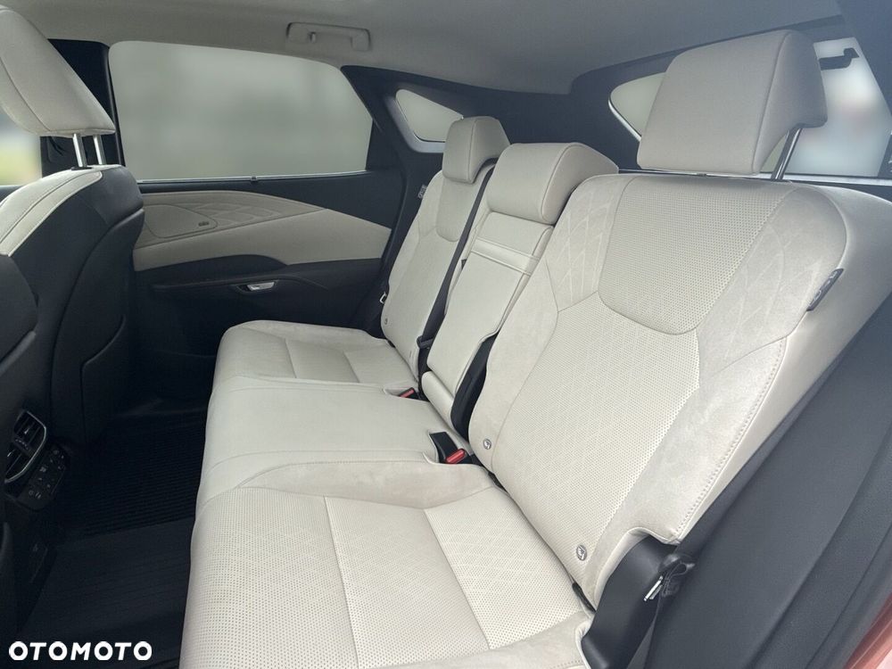 Lexus RX 450h+ Omotenashi - 19