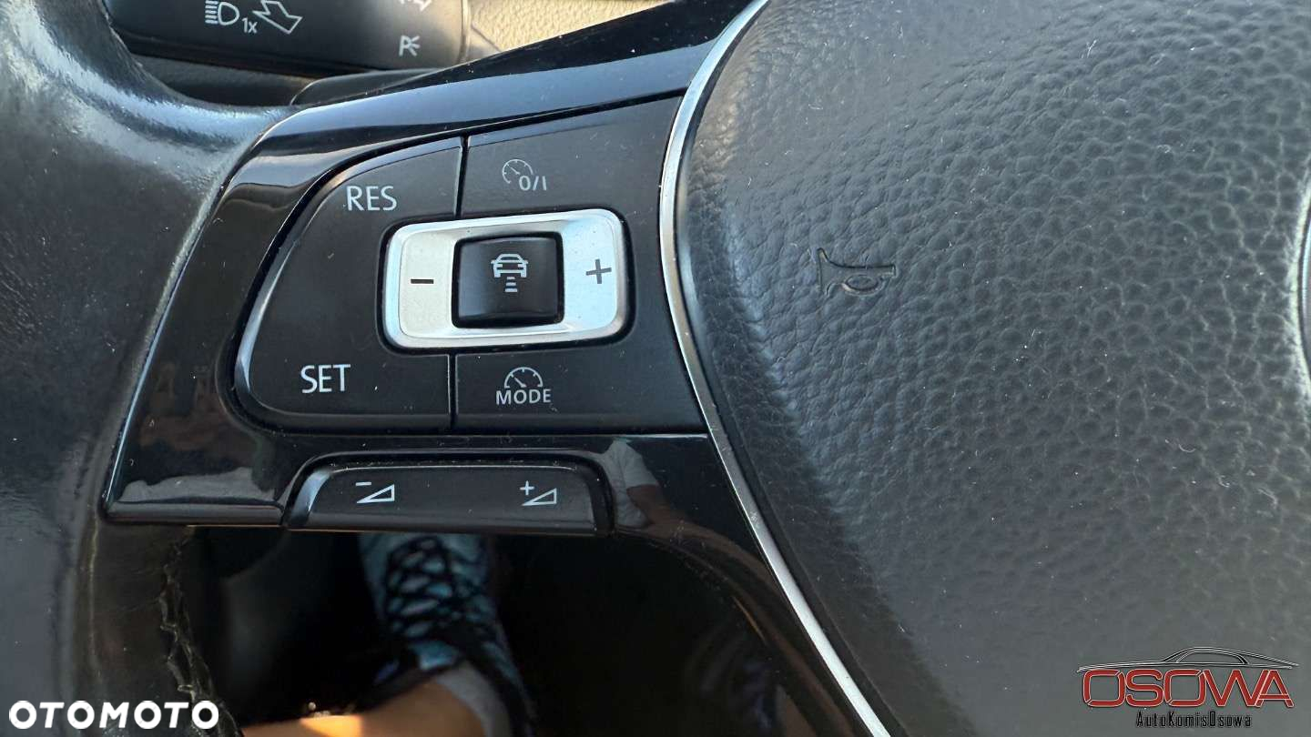 Volkswagen Passat - 12