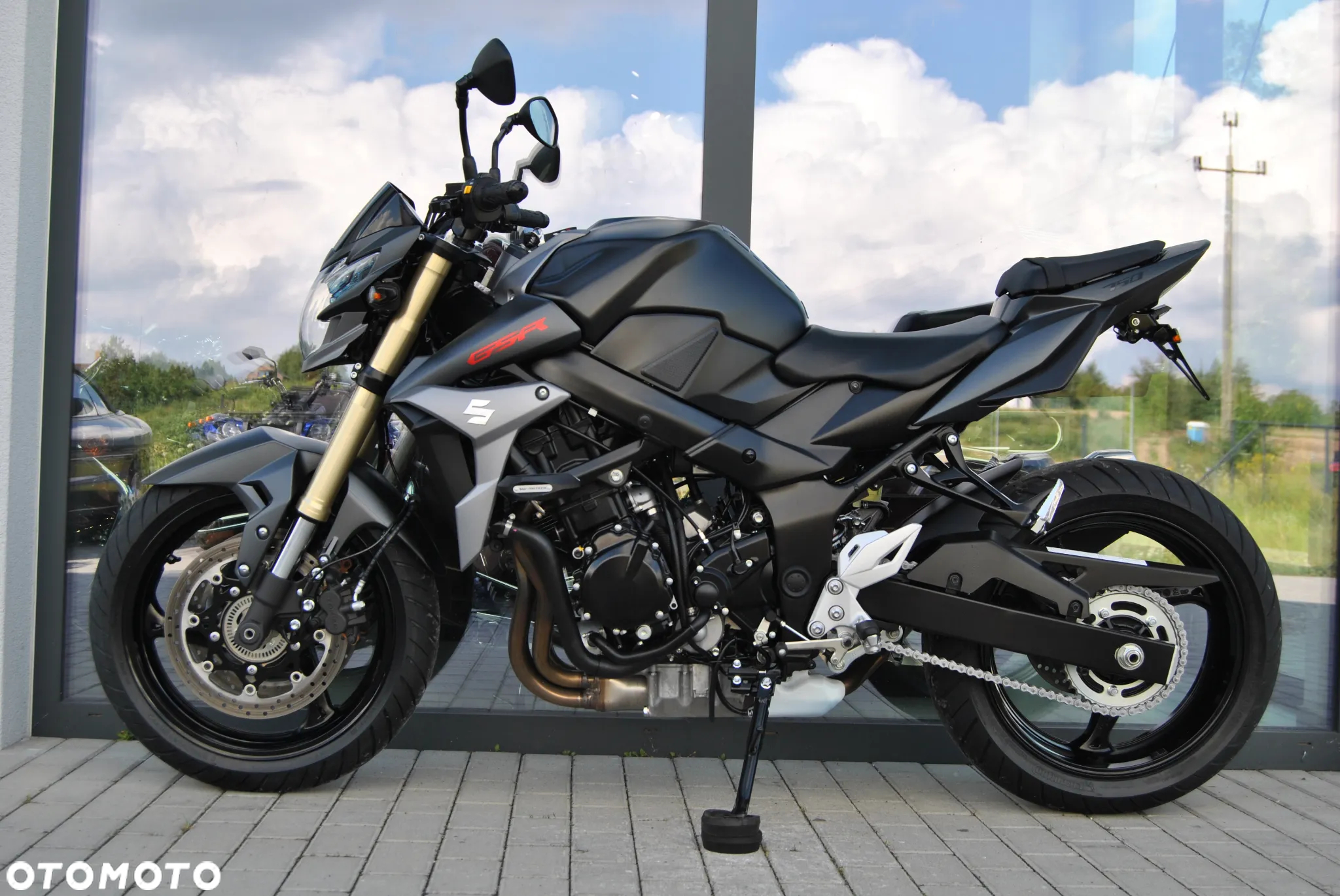 Suzuki GSR - 3