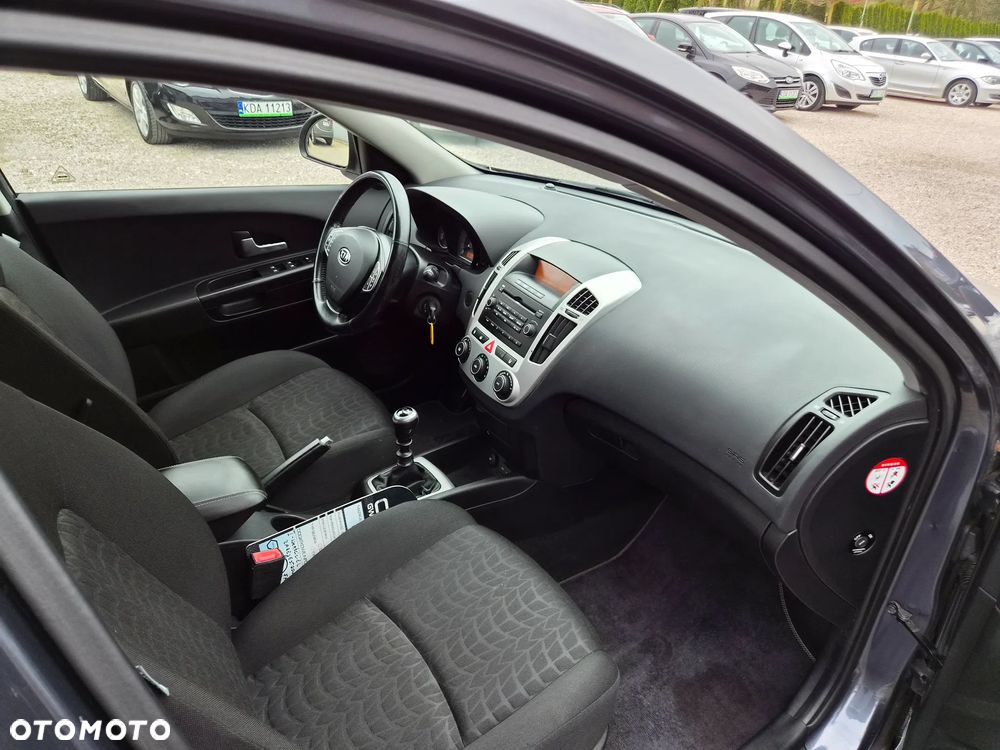 Kia Ceed - 21