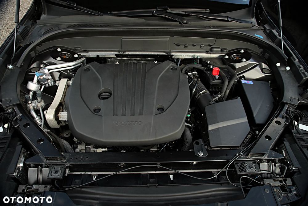 Volvo XC 60 B5 B AWD Plus Dark - 32